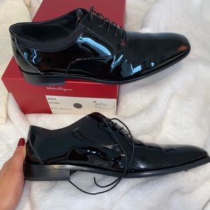 Men’s patent dress shoes